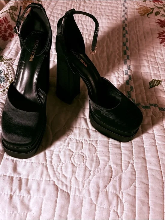 Fashion Nova Black Chunky Platform Ankle-Strap Heels - Picture 2 of 2